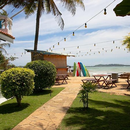 Alma Beach Hotel Weligama Ngoại thất bức ảnh